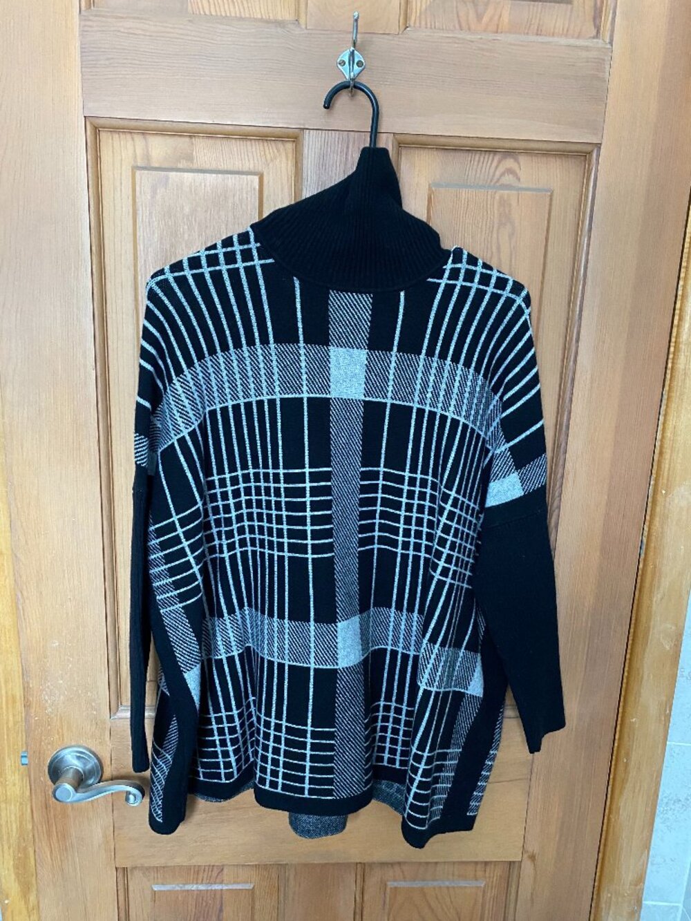 Joseph A. Women's Plaid Turtleneck Pullover Sweater Black Gray White Size M